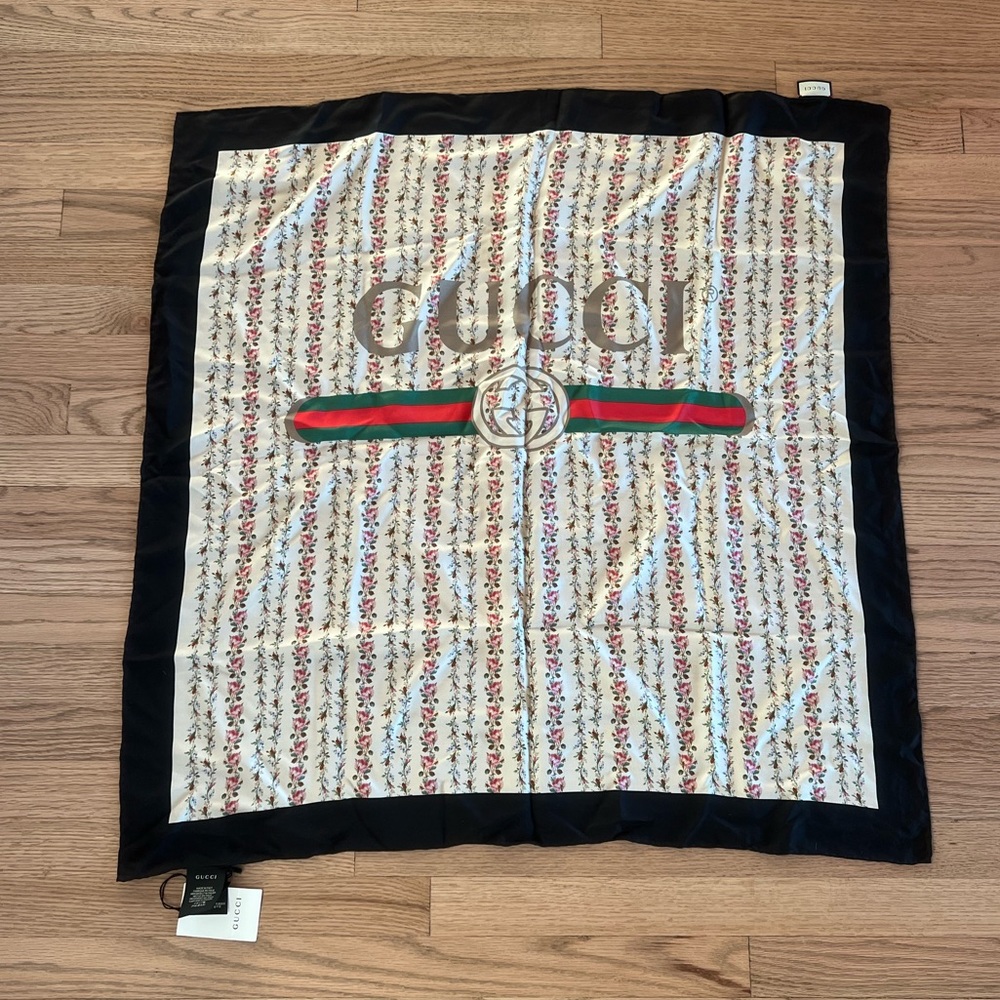 NWT Gucci Logo Floral Silk Stole Scarf $495
